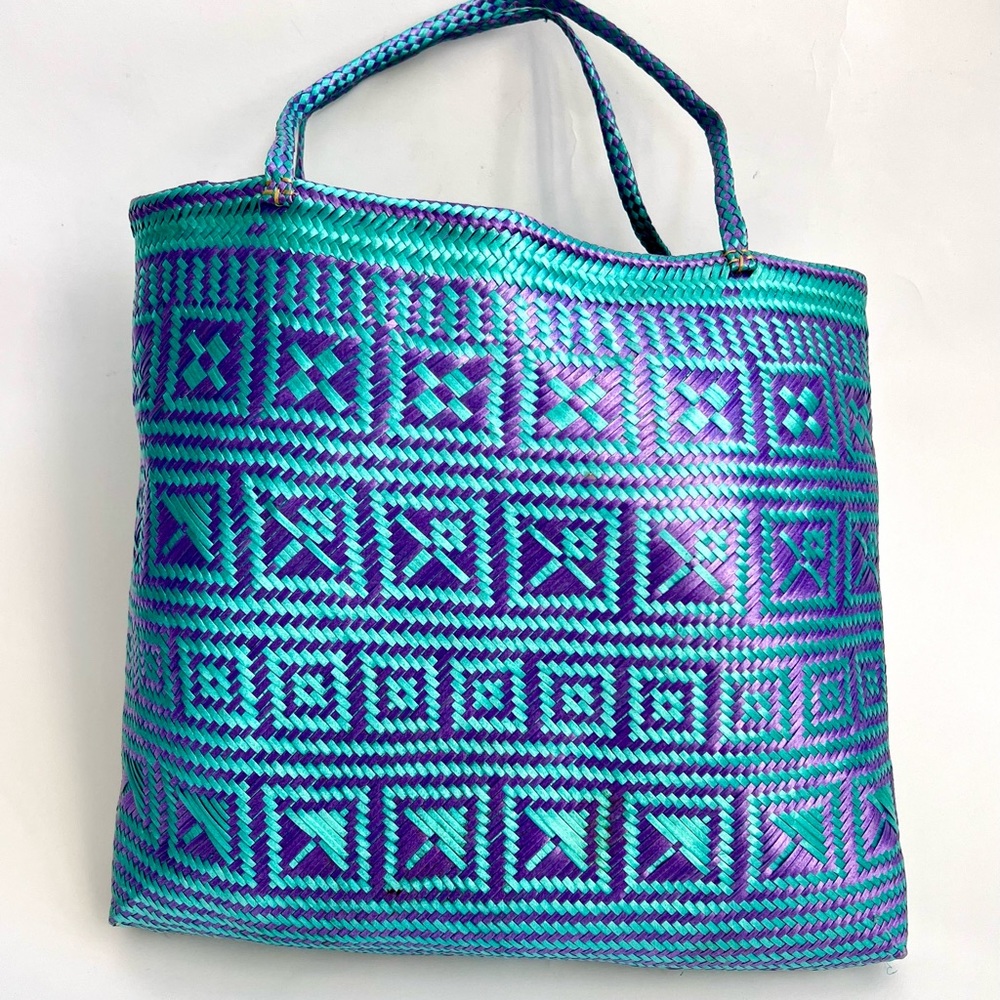 Iridescent boho woven raffia handbag